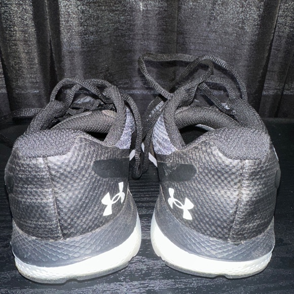 Women’s Under Armour Running Shoe - size 7.5 - Picture 2 of 3